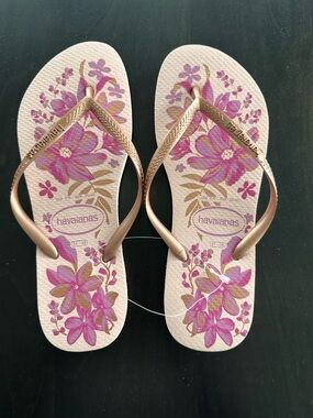 Havaianas Women's Pink Floral Sandals with Gold Straps. Brand new. Size 37-38